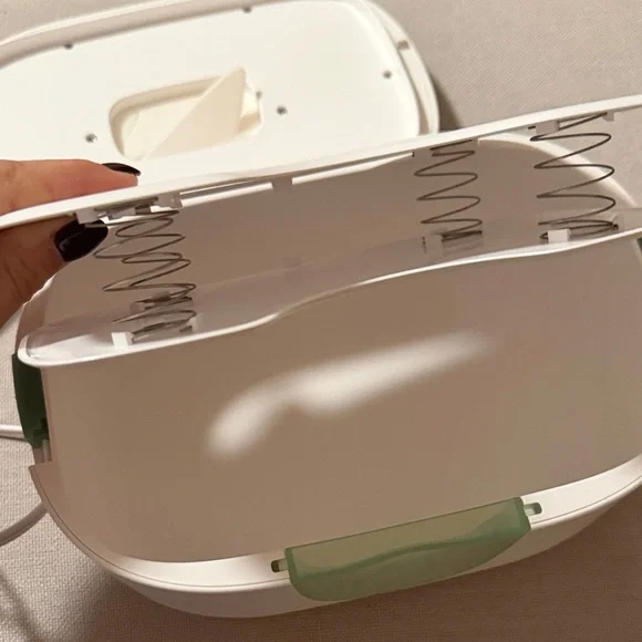 Momcozy White and Green Wipe Warmer - Picture 5 of 8